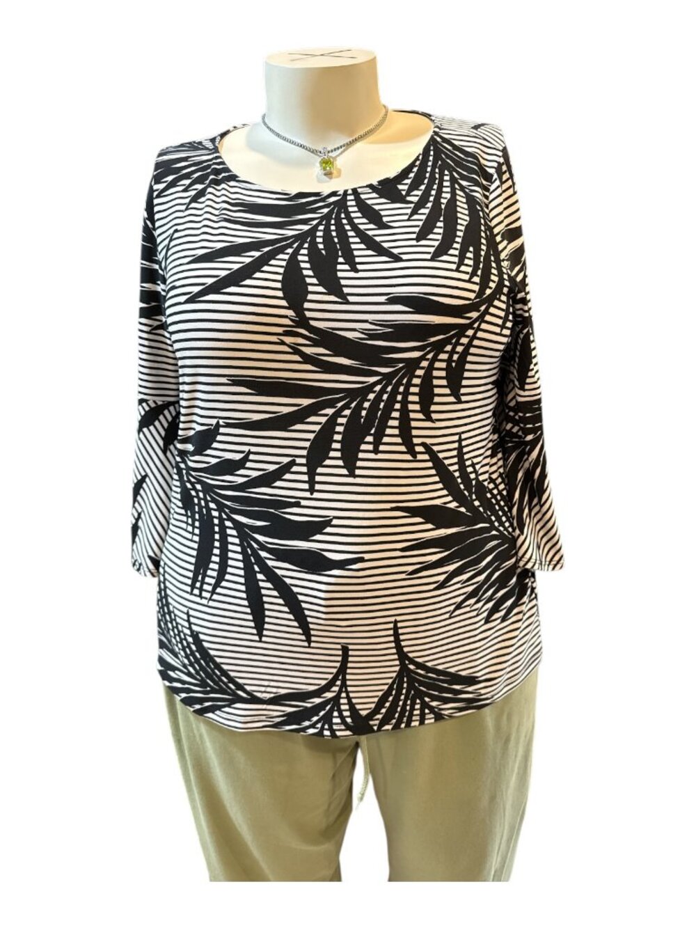Jones Studio Sz XL Black & White Striped w/ Palm Leaves Bell Sleeve Top